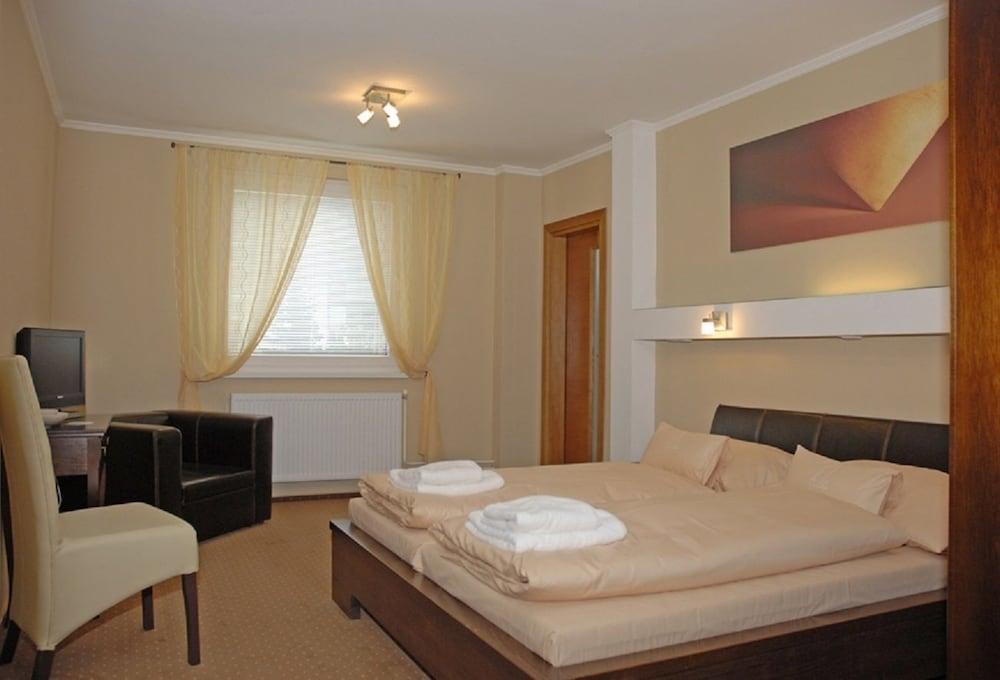 ז'ילינה Hotel Galileo מראה חיצוני תמונה