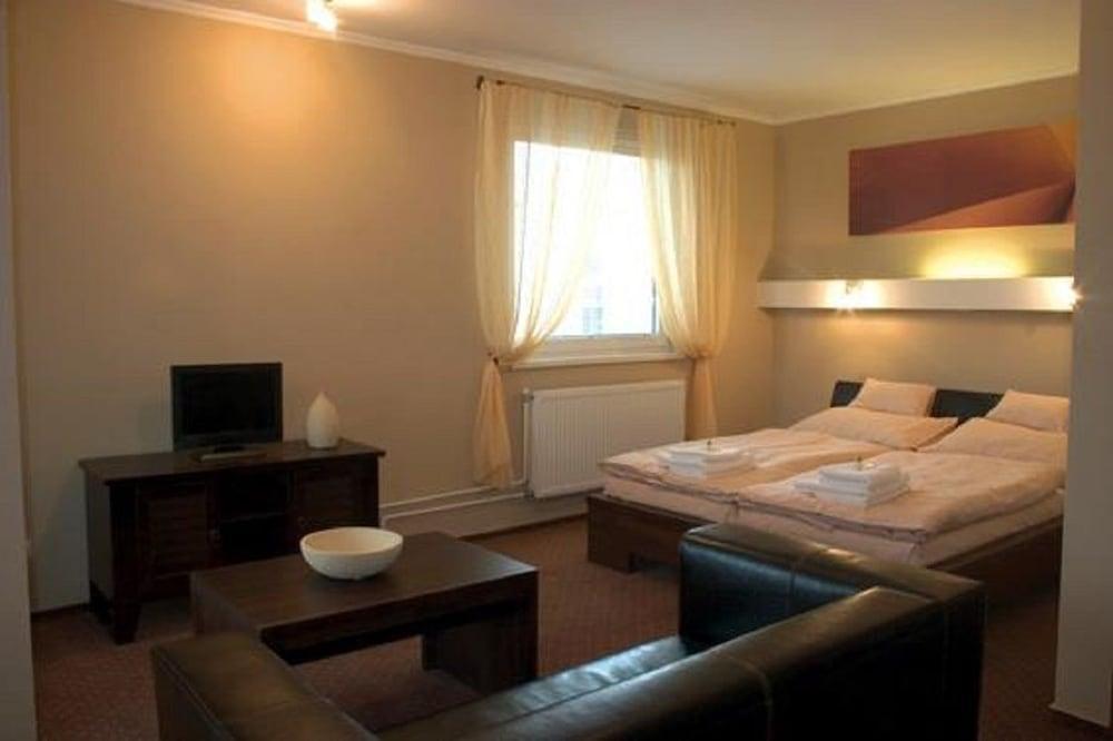 ז'ילינה Hotel Galileo מראה חיצוני תמונה